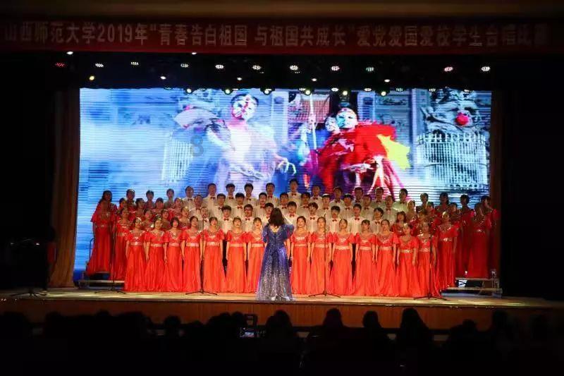 女子被公鸡“偷袭”，忍无可忍开启“人鸡大战”
